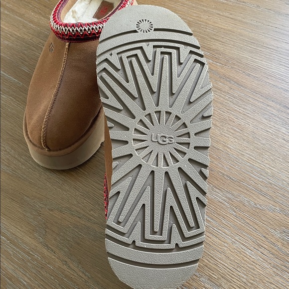 UGG Tan Platform Slippers with Red Accents - Picture 3 of 5